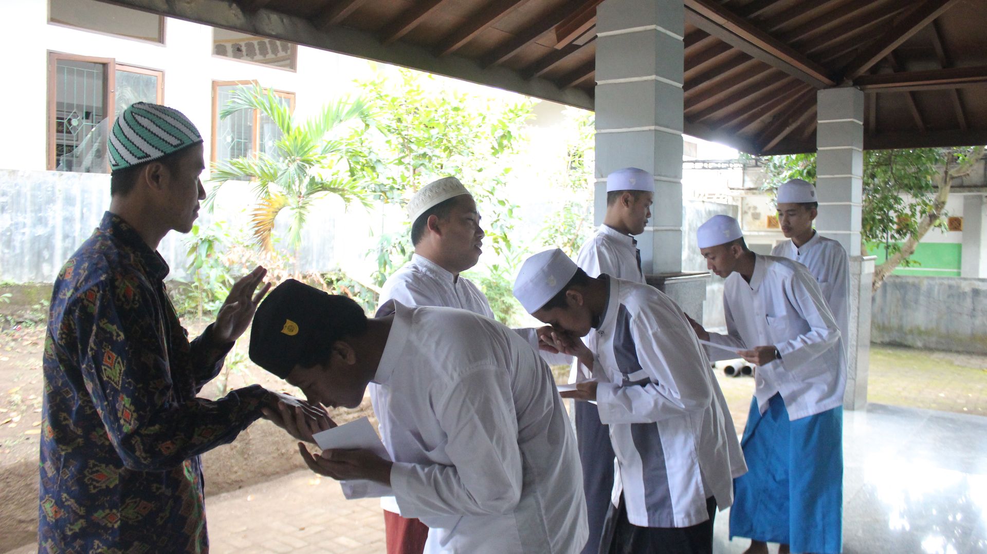 Hikmah Mengusap Kepala anakYatim di Bulan Muharrom hari Asyuro