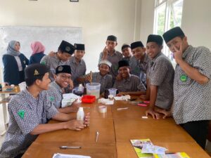 Pelatihan Pembuatan Sabun Cair Berbahan Dasar Eco Enzyme dan Biowash